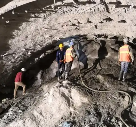 五莲隧道拱顶带模注浆料，微膨胀注浆料的特点及施工工艺